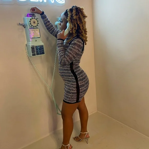 Nice dress - Picture 2 of 3